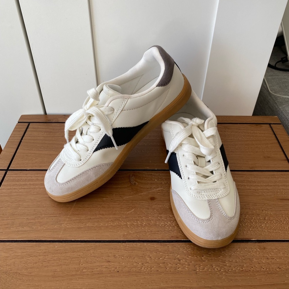 Target- Universal Thread Women's Spencer Fashion Sneakers Size 6 - Picture 2 of 8